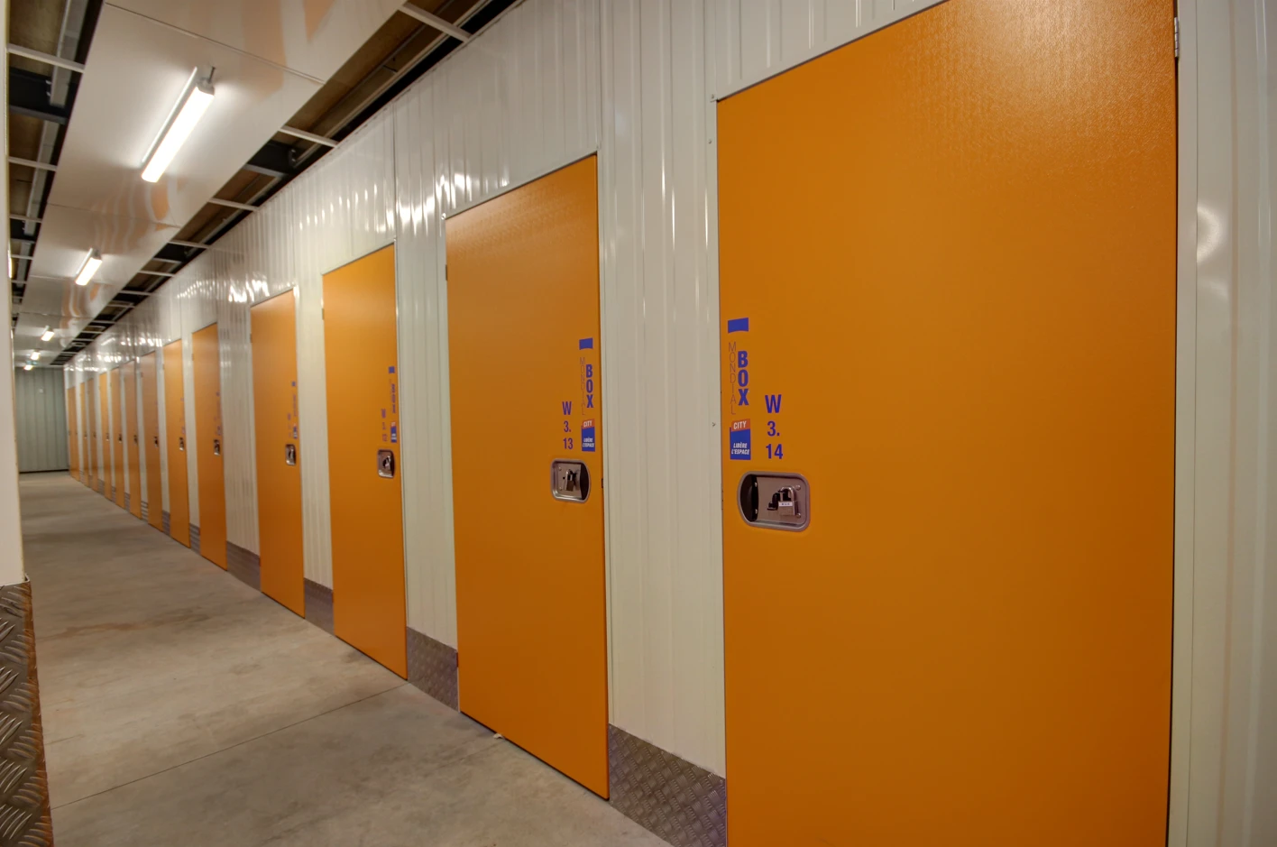 Indoor - Allee box classique MondialBox Nantes Est