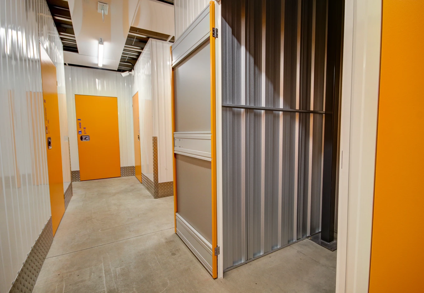 Indoor - Box ouvert MondialBox Nantes Est