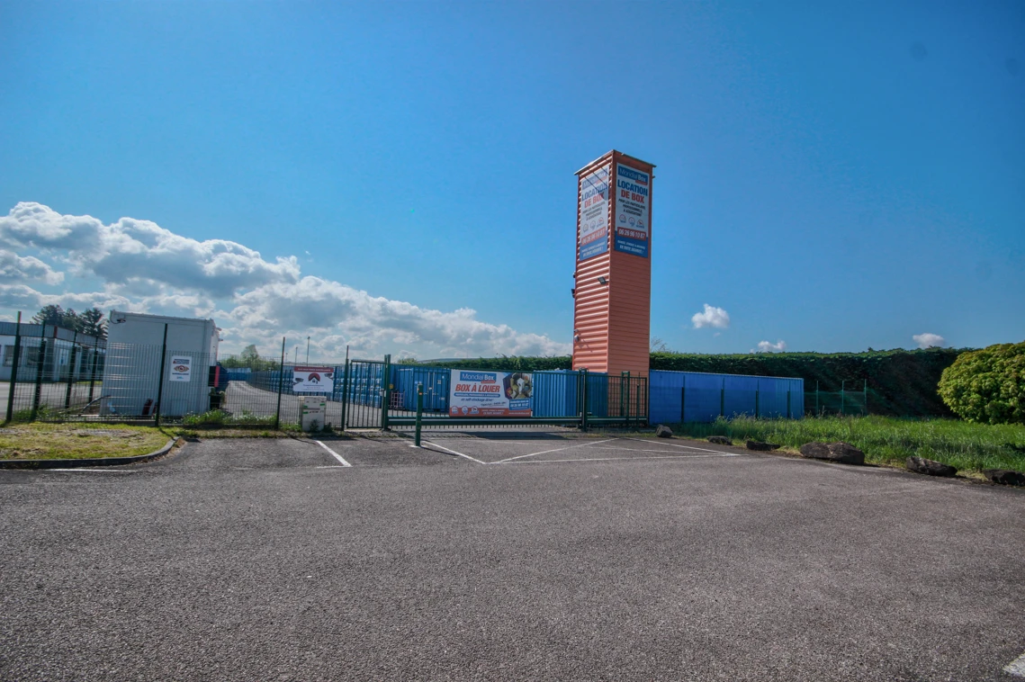 Entrée MondialBox Thionville - box outdoor