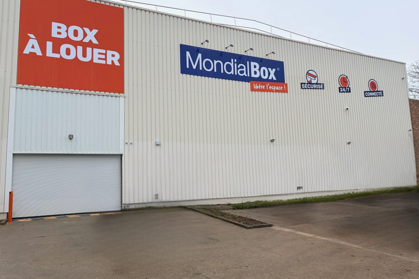 façade-1-mondialbox-les-clayes-sous-bois